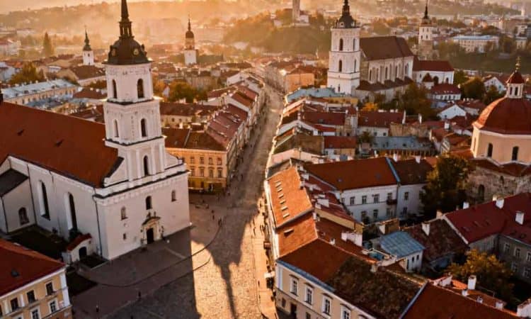 Kota Tua Vilnius: Jejak Sejarah Abadi di Jantung Lituania